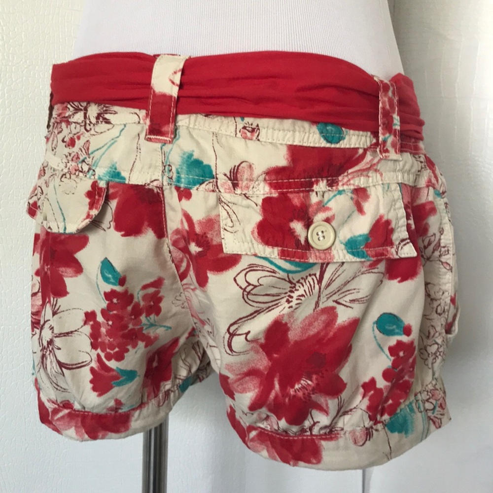 SUMMER FLOWER SHORTS. - Picture 4 of 6